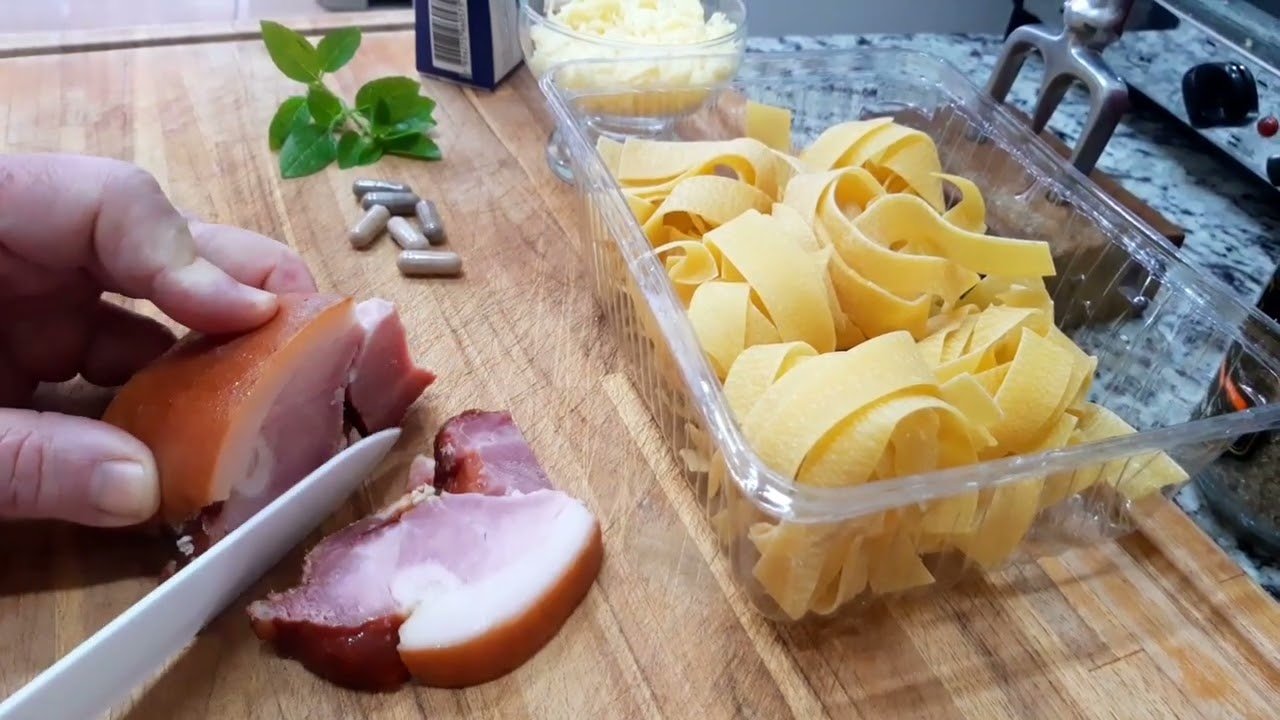 Receita de Pappardelle ao molho alfredo. Fácil e rápido pra fazer!