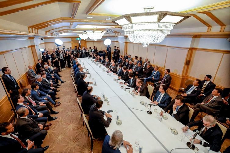 Presidente da República, Luiz Inácio Lula da Silva, durante reunião com integrantes da Associação Brasileira das Indústrias Exportadoras de Carnes (ABIEC).
Hotel Imperial - Japão

Foto: Ricardo Stuckert / PR