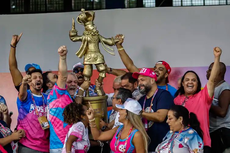 Paulo Pinto/Agência Brasil São Paulo (SP), 04/03/2025 - Carnaval 2025 - Rosas de Ouro campeã do Grupo Especial no Sambódromo do Anhembi.
Foto Paulo Pinto/Agencia Brasil