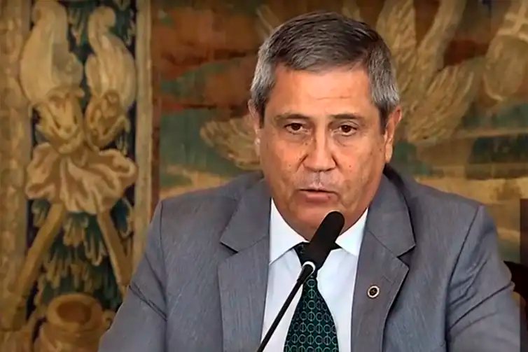 Reprodução YouTube/TV Brasil O ministro da Casa Civil, Braga Netto, participa da cerimônia de apresentação do relatório sobre era digital e telecomunicações