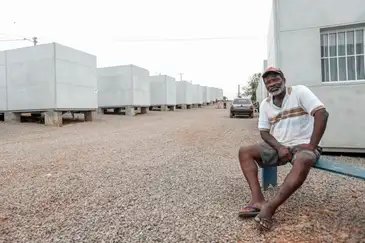 Cruzeiro do sul (RS), 27/04/2025 - Edevar Porto da Cruz (67 anos), fala com agência Brasil, no abrigo temporário.
58 moradias temporárias na parte alta de um morro onde será construído o novo bairro passo estrela. O novo loteamento contará com 480 lotes, dos quais parte será destinada à construção de moradias através das Atas de Registro de Preço da Secretaria de Habitação e Regularização Fundiária (Sehab), e outra parte será disponibilizada para que os próprios beneficiários construam suas casas com recursos próprios. O investimento estimado é de R$ 120 milhões.
Foto: Joédson Alves/Agência Brasil