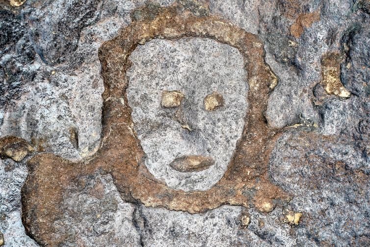 Rafa Neddermeyer/Agência Brasil RETROSPECTIVA_2023 - Seca no Amazonas revela esculturas rupestres. - Foto: Rafa Neddermeyer/Agência Brasil