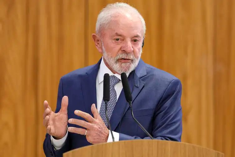 Marcelo Camargo/Agência Brasil Brasília (DF), 22/04/2025 - O presidente Luiz Inácio Lula da Silva durante declaração à imprensa juntamente do presidente do Chile, Gabriel Boric, no Palácio do Planalto. Foto: Marcelo Camargo/Agência Brasil