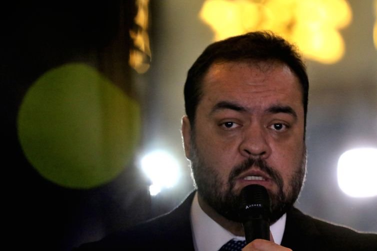 Tânia Rêgo/Agência Brasil Rio de Janeiro (RJ), 06/10/2023 - O secretário-executivo do ministério da Justiça e Segurança Pública, Ricardo Cappelli, e o governador do Rio de Janeiro, Claudio Castro, falam com a imprensa após reunião no Palácio Guanabara. Foto:Tânia Rêgo/Agência Brasil