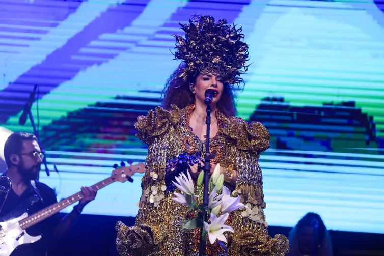 Tomaz Silva/Agência Brasil Caruaru (PE), 13/06/2025 – A cantora Vanessa da Mata durante apresentação no Palco Azulão, no centro de Caruaru (PE). Foto: Tomaz Silva/Agência Brasil
