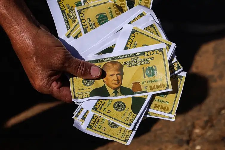 José Cruz/Agência Brasil Brasília (DF), 01/08/2025 - Movimentos sindicais e sociais protestam contra medidas econômicas do governo dos EUA contra o Brasil, na frente da embaixada americana em Brasília.
Foto: José Cruz/Agência Brasil