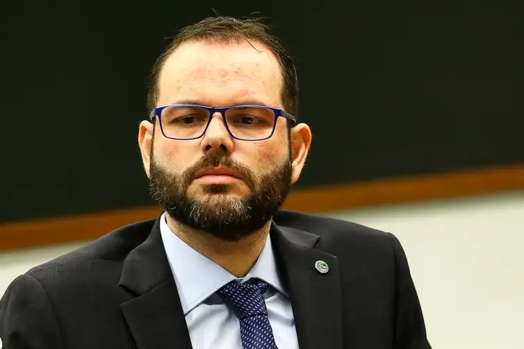 Marcelo Camargo/Agência Brasil Jorge Seif, Secretário de Aquicultura e Pesca do Ministério da Agricultura, Pecuária e Abastecimento, durante audiência pública, para debater sobre adotadas pelo Poder Executivo, nas ações de resposta ao desastre do derramamento de óleo no