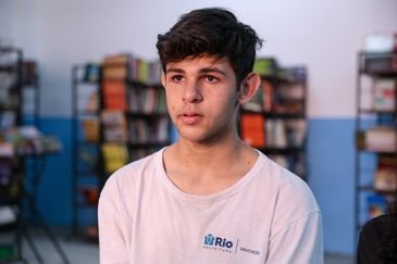 Tomaz Silva/Agência Brasil Rio de Janeiro (RJ), 27/08/2025 – O aluno Enzo Sabino Silva Cascardo durante entrevista à Agência Brasil, no Ginásio Experimental Olímpico Reverendo Martin Luther King, na Praça da Bandeira, no Rio de Janeiro. Foto: Tomaz Silva/Agência Brasil