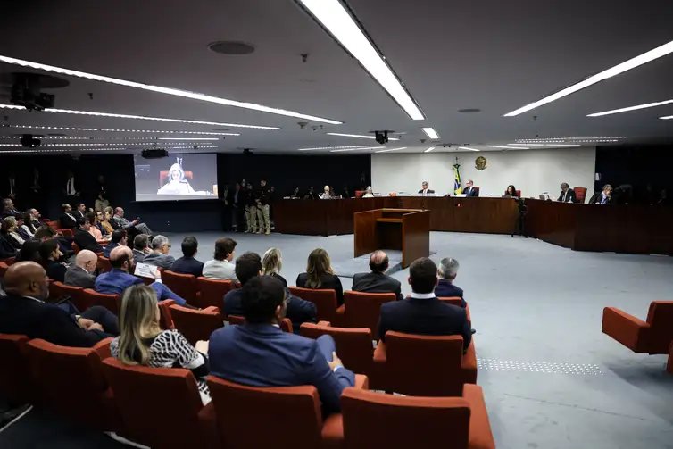 Brasília (DF), 11/09/2025 - Sessão na Primeira Turma do Supremo Tribunal Federal (STF), que realiza o quinto dia de julgamento dos réus do Núcleo 1 da trama golpista, formado pelo ex-presidente Jair Bolsonaro e mais sete aliados. Foto: Marcelo Camargo/Agência Brasil