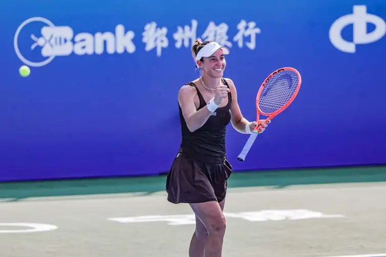 Divulgação/AUX Ningbo Open Luisa Stefani avaça à final de duplas femininas do WTA 500 de Ningbo Open e, de quebra, se classifica para o Finals na sétima posição - em 19/10/2025