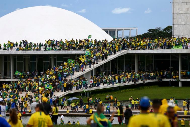 08.01.2023-Manifestantes invadem Congresso, STF e Palácio do Planalto.