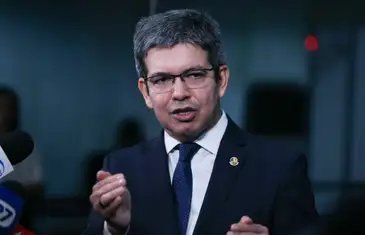 Brasília (DF) 11/04/2024 Senador, Randolfe Rodrigues, durante coletiva no Senado.  Foto Lula Marques/ Agência Brasil