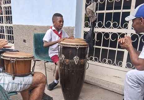 Arquivo pessoal/Divulgação 26/02/2026 - Personagens Cubanos - Robin, 9 anos, na escola de música que ele frequente, em Havana, patrocinada pelo Estado. Foto: Arquivo Pessoal/Divulgação