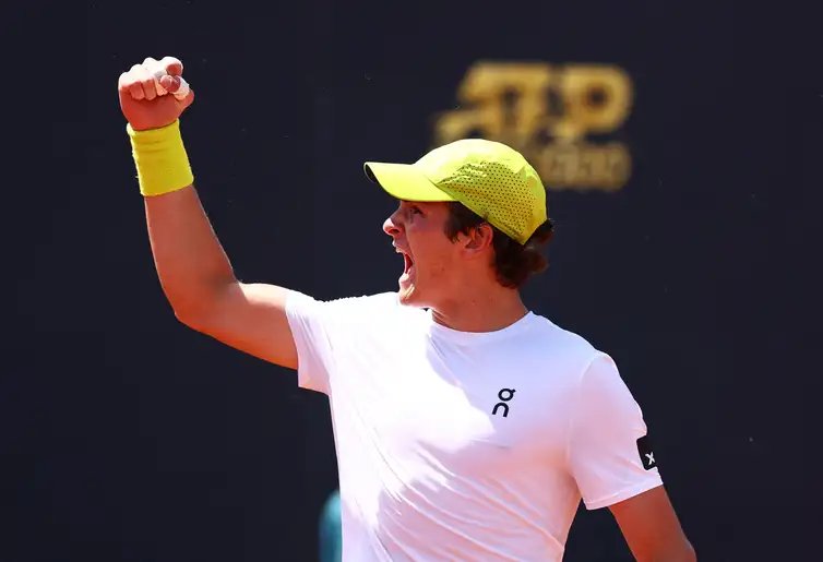 Reuters/Yves Herman/Proibida reprodução João Fonseca durante partida do Aberto da Itália
08/05/2025 REUTERS/Yves Herman