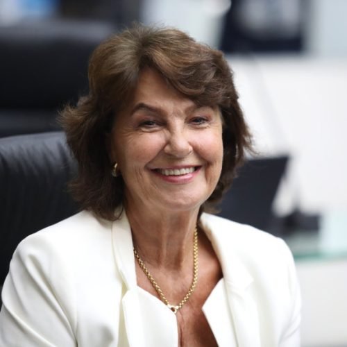 Assembleia Legislativa do Paraná | ALEP | Notícias > Atualização de placas de “proibido fumar” passa a incluir cigarros eletrônicos no Paraná, destaca a deputada Cristina Silvestri (PP)