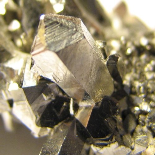 Brasil busca parceria com Europa para exploração de minerais críticos