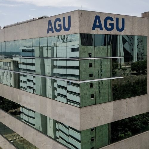 AGU defende que somente médicos podem realizar abortos legais