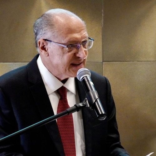 Alckmin deixará ministério em abril, mas seguirá como vice