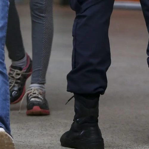 Alunos de escola no DF são “punidos” com flexão e PMs são afastados