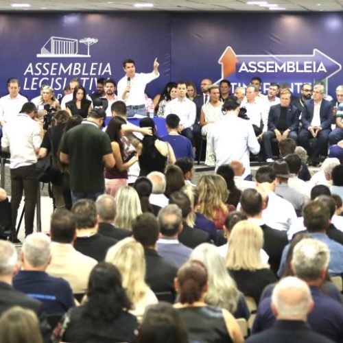 Assembleia Legislativa do Paraná | ALEP | Notícias > Em Sessão Especial, Assembleia Itinerante homenageia personalidades e recebe demandas de Arapongas