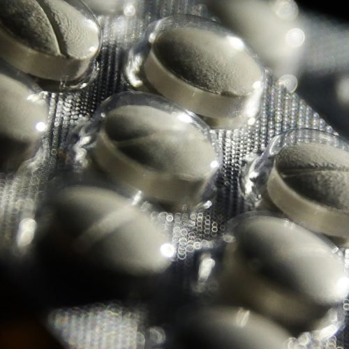 Câmara aprova regras para comercialização de remédios em supermercados