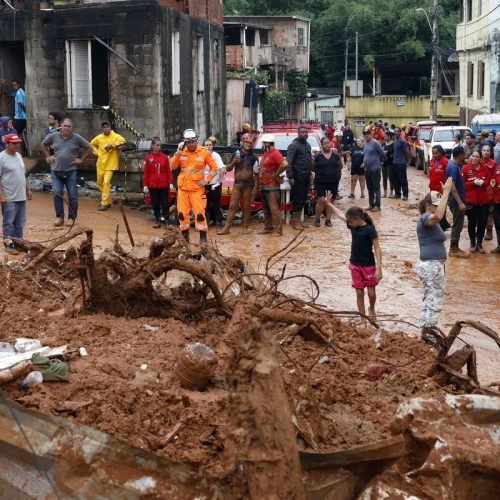 Governo anuncia repasse a prefeituras de MG para ajuda a desabrigados