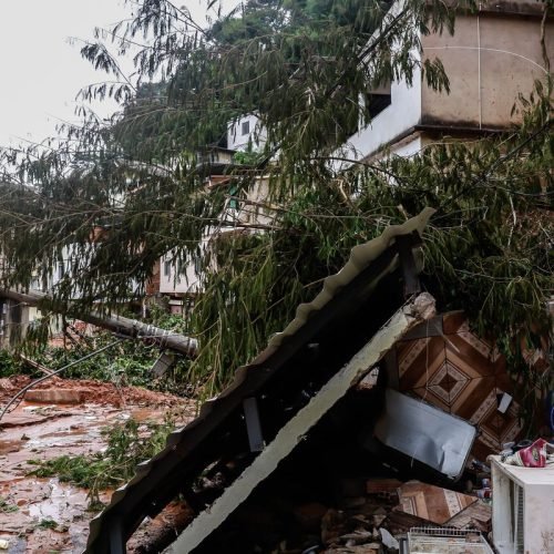 Lula assina MPs de apoio às vítimas das enchentes em Minas Gerais