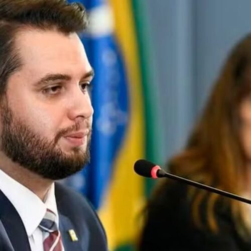 Moraes manda Filipe Martins voltar para presídio no Paraná