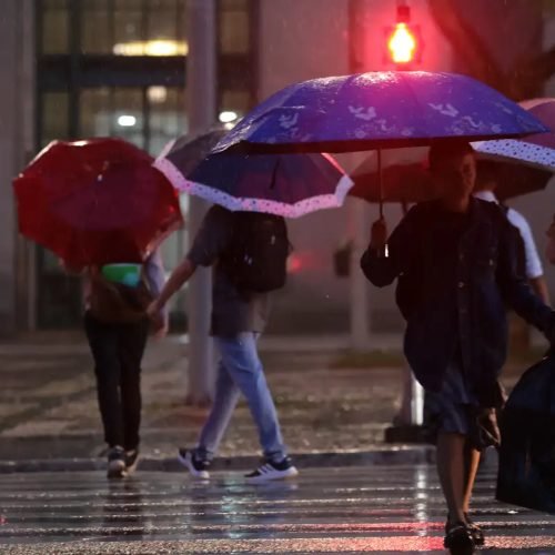 Regiões Sudeste e Nordeste têm alerta vermelho para chuvas